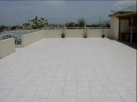 Christar Villas Hotel Кингстон